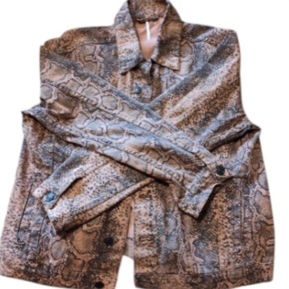 Free People snakskin printed denim jacket, size small - Picture 5 of 7